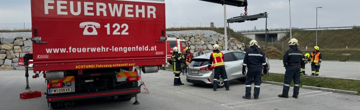 Technischer Einsatz: Bergung eines PKWs